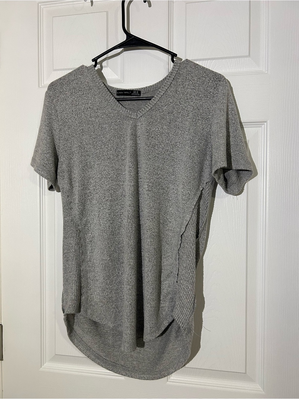 Black Tape Heather Gray V‑Neck Short Sleeve Knit Top